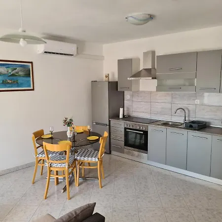 Nena Holiday home Drnis