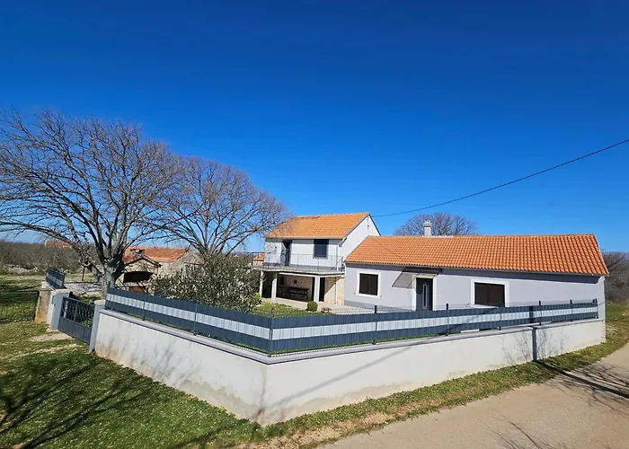 Dom wakacyjny Nena *